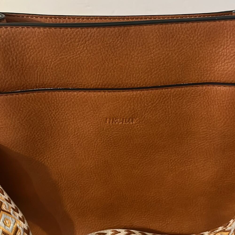 HKCLUF vegan leather crossbody with southwestern style woven strap - Picture 3 of 7